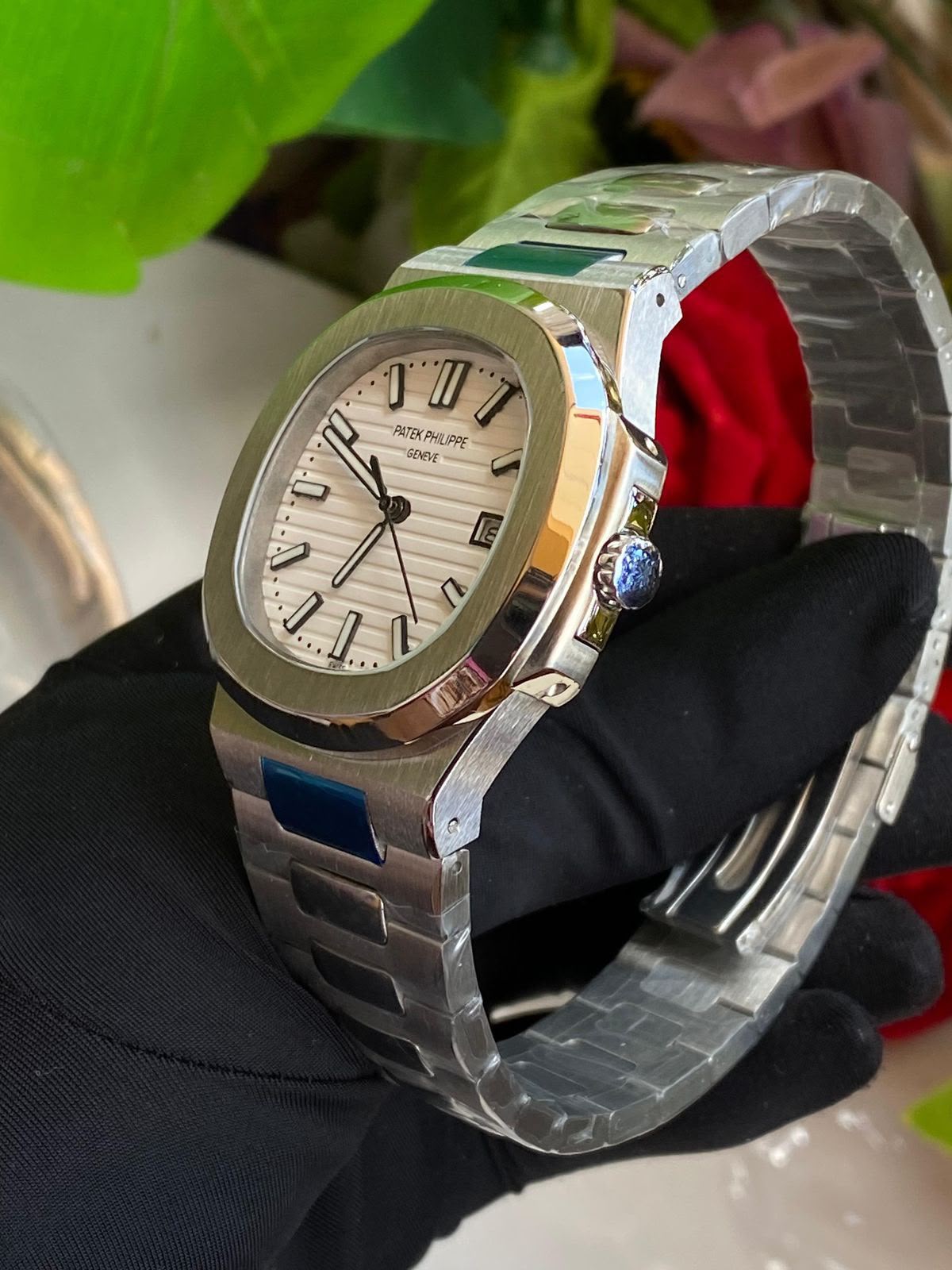 Patek Philippe Nautilus view 4